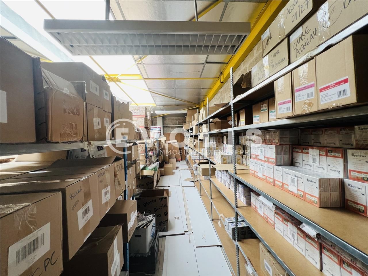 À proximité immédiate du centre commercial "Le Pe