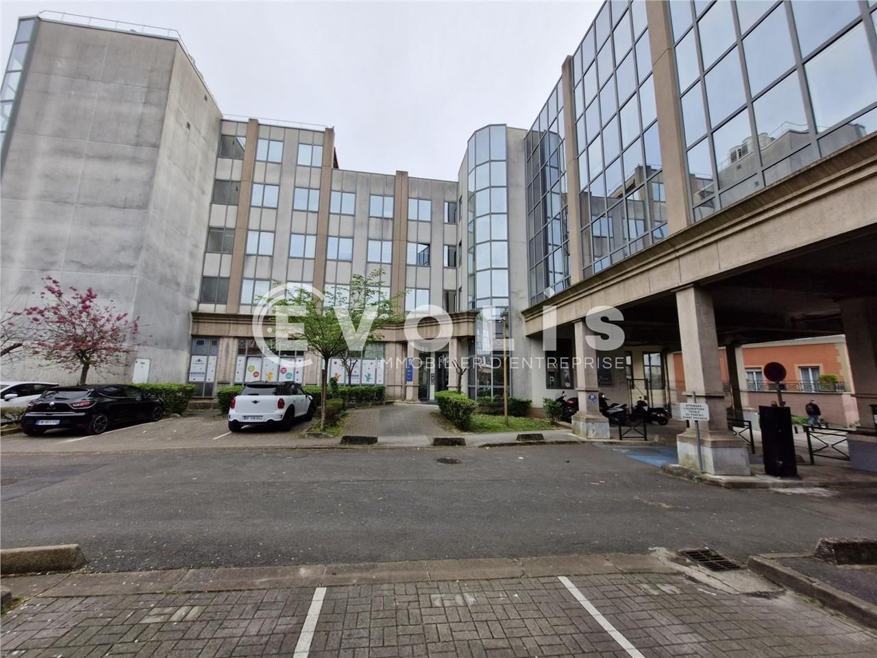 À la recherche de bureaux à louer à Neuilly-Plais