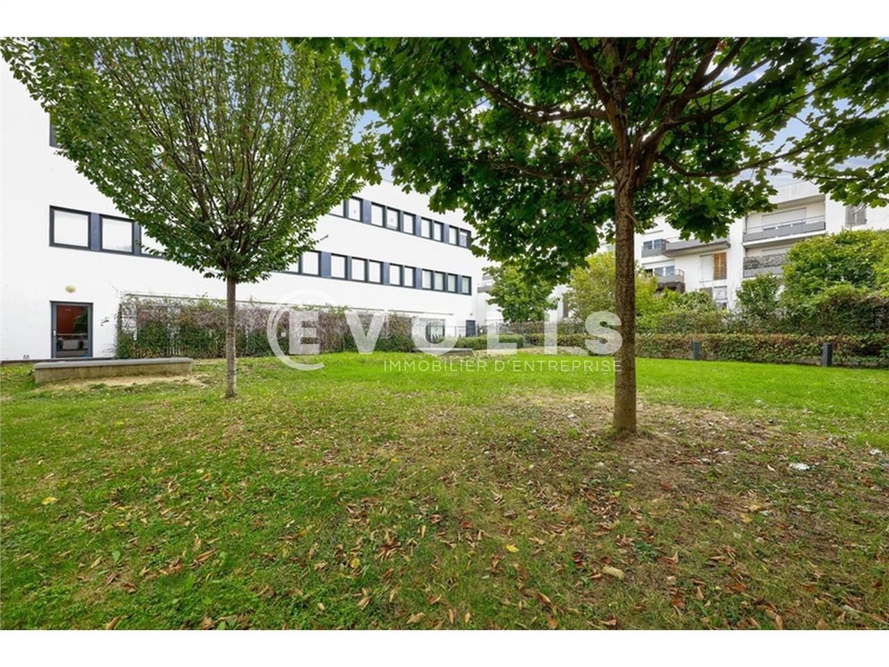 A proximité immédiate du RER E (Arrêt Bondy), EVO