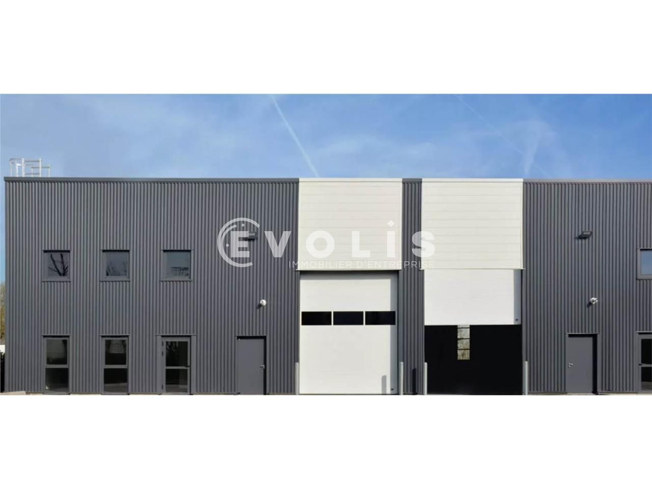 A proximité des principaux axes routiers, N104  e