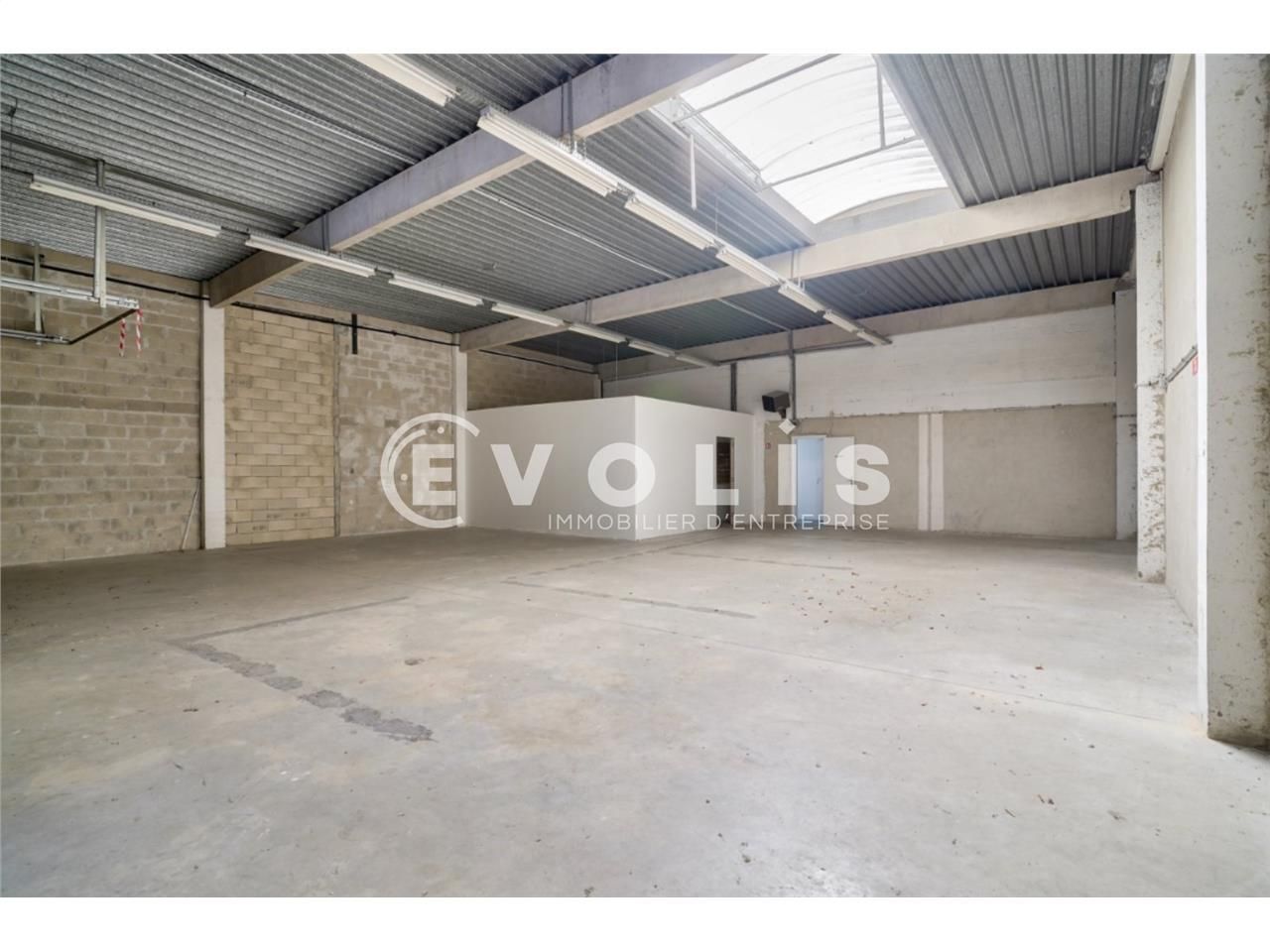 À proximité immédiate de l'autoroute A4 et de la 