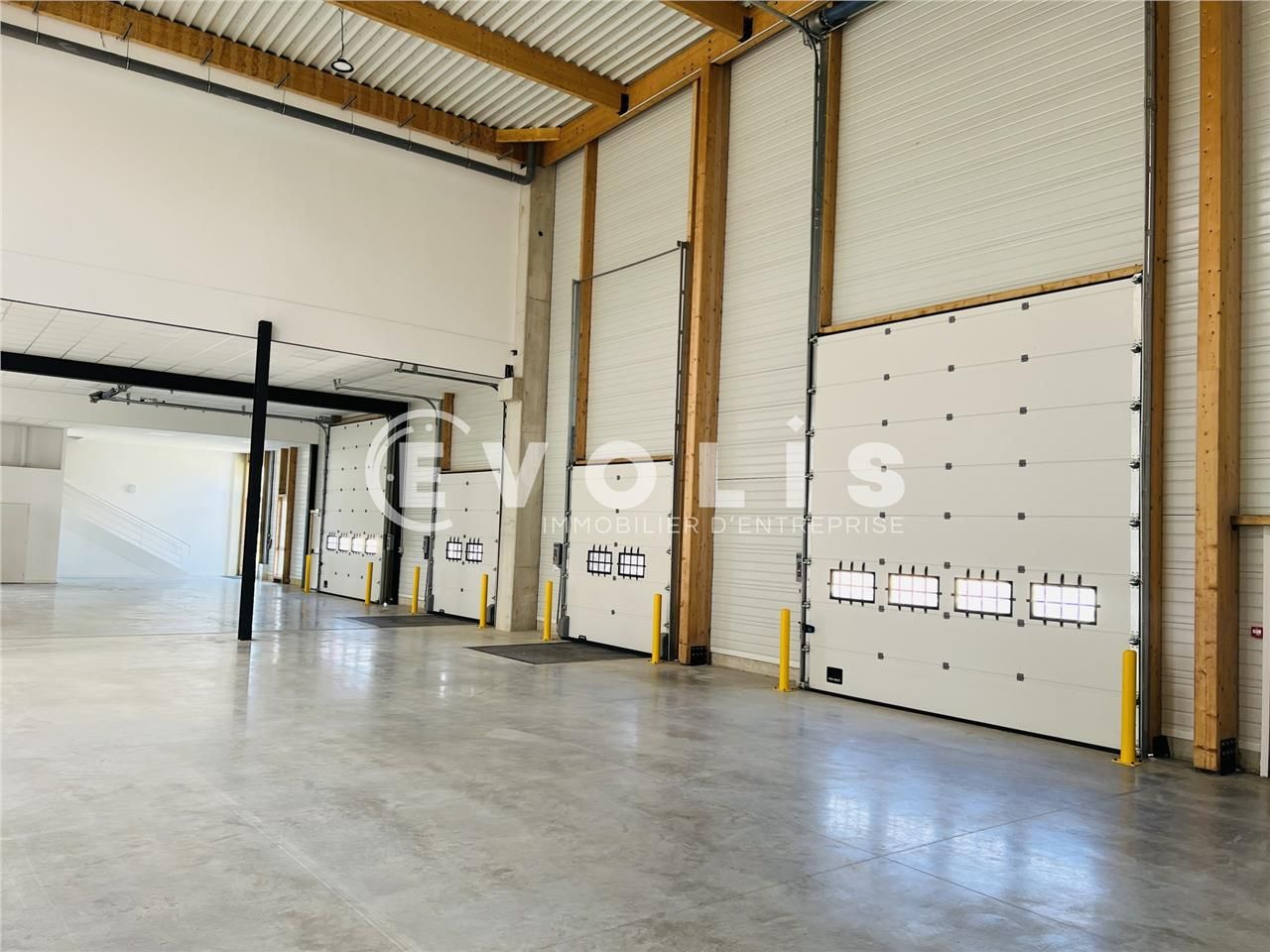 Idéalement situé à proximité immédiate de l'A5 et