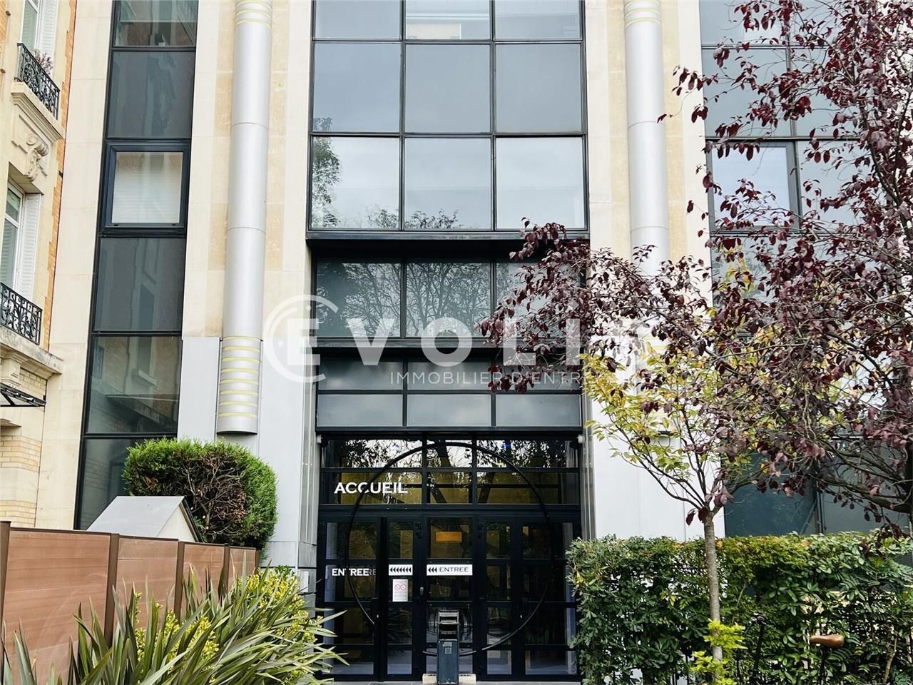 Situé à proximité du Château de Vincennes, EVOLIS