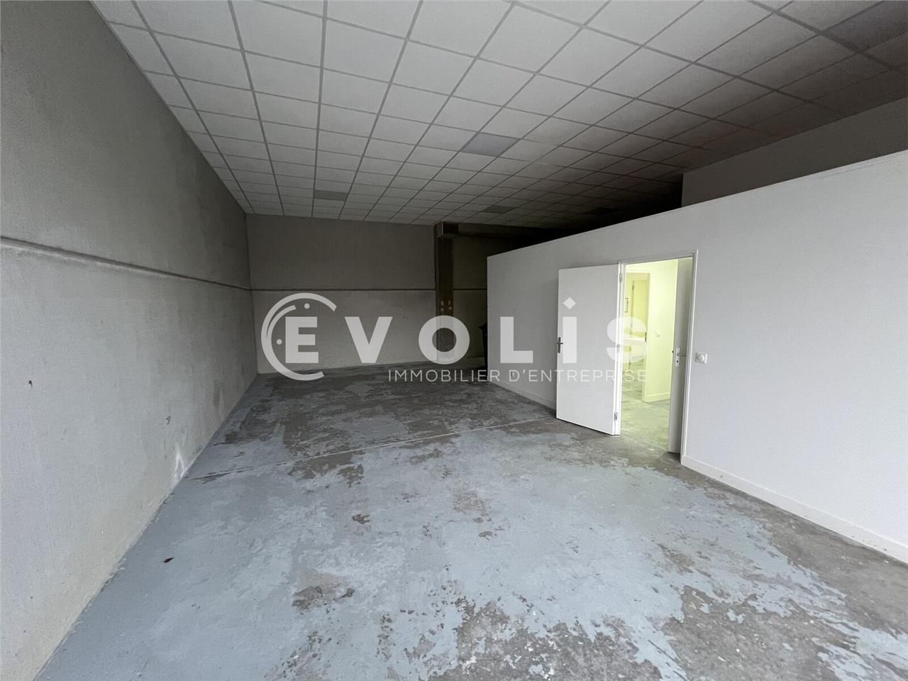 A proximité immédiate de l'autoroute A4, au sein 