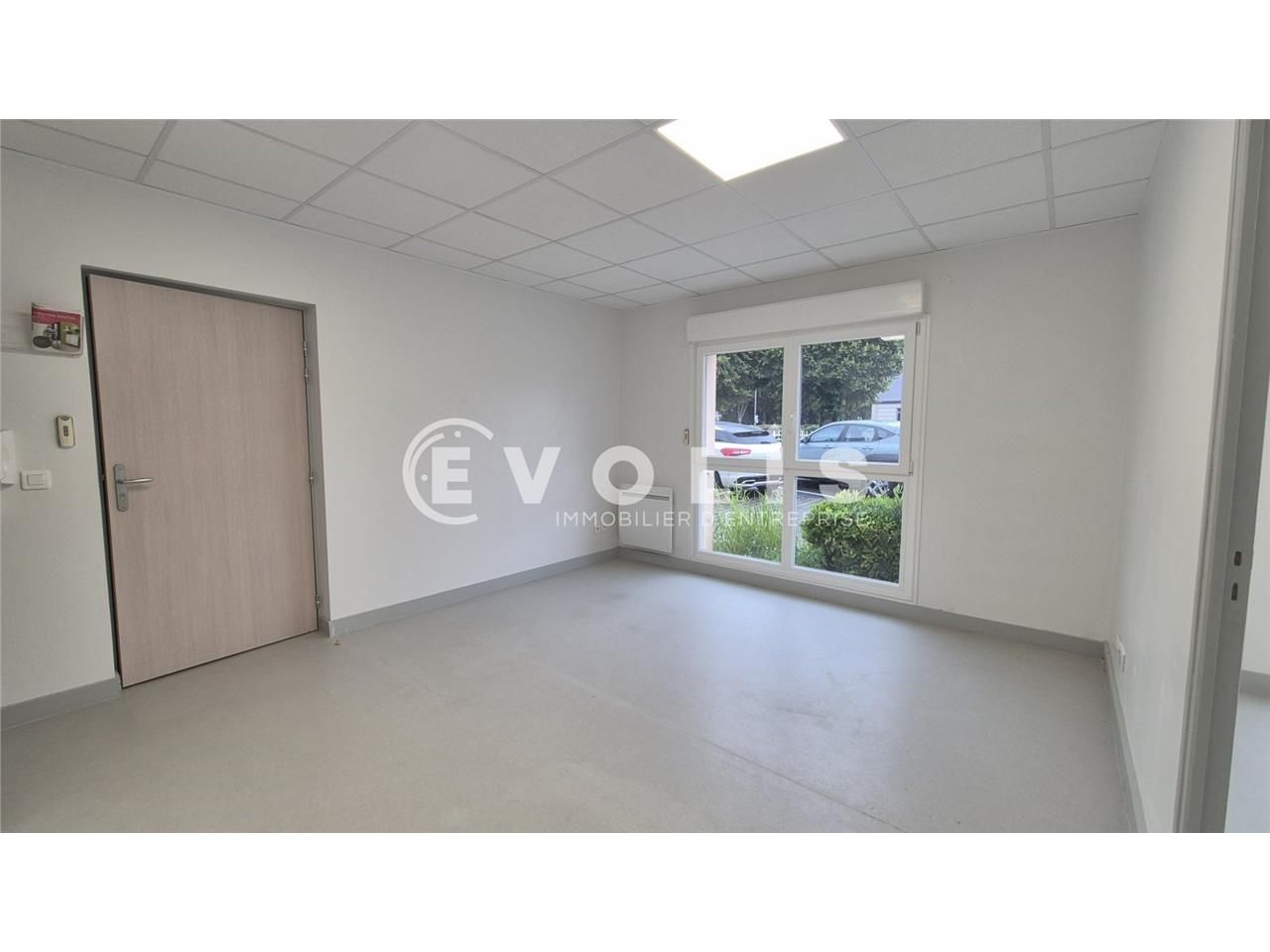 À LOUER - BUREAUX RÉNOVÉS À BUSSY SAINT GEORGES (