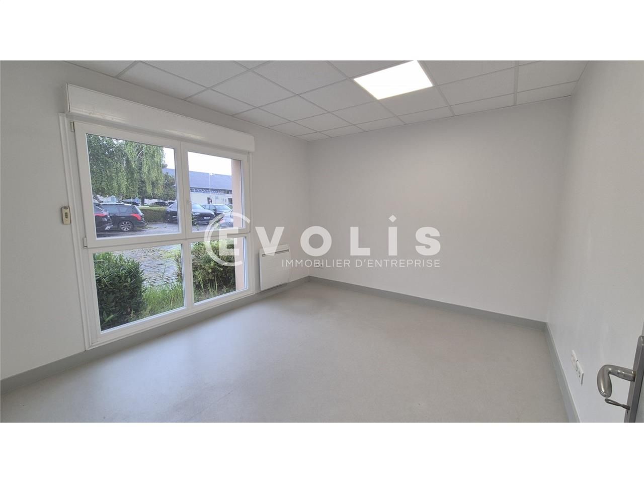 À LOUER - BUREAUX RÉNOVÉS À BUSSY SAINT GEORGES (