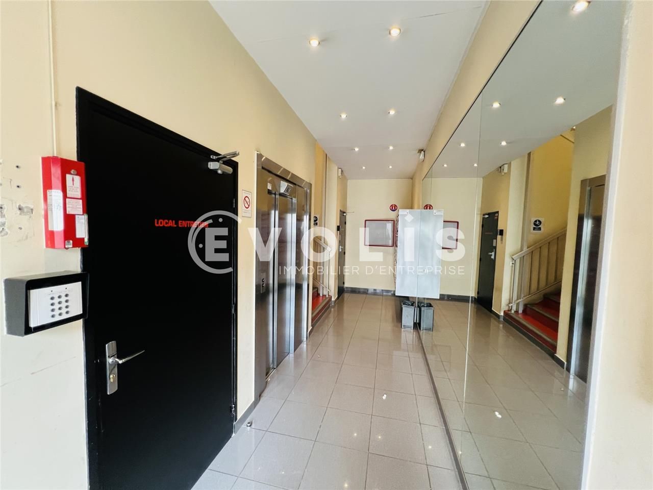 Situé au coeur de la zone commerciale dynamique «