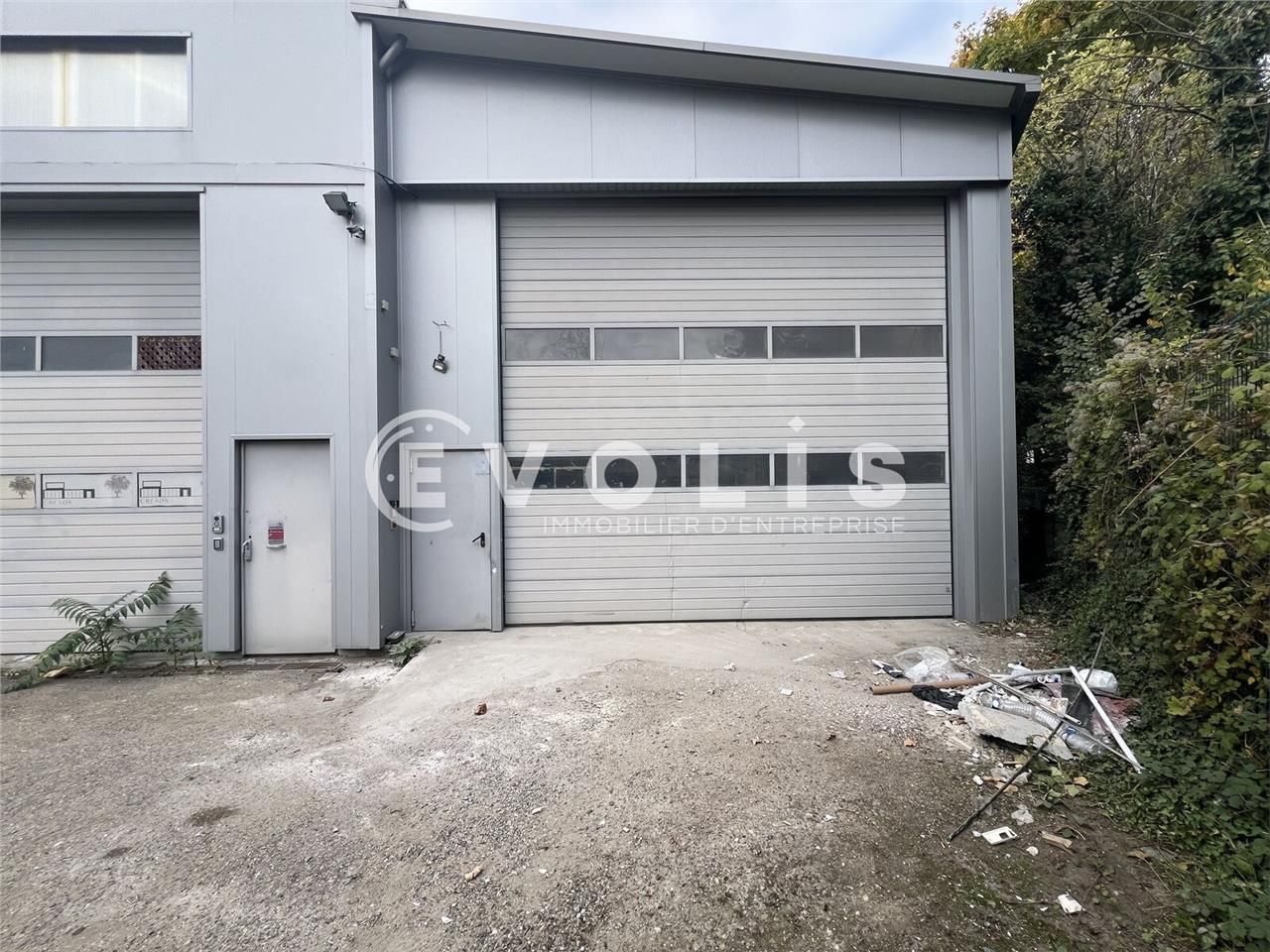 Idéalement situé au coeur d'une zone d'activités