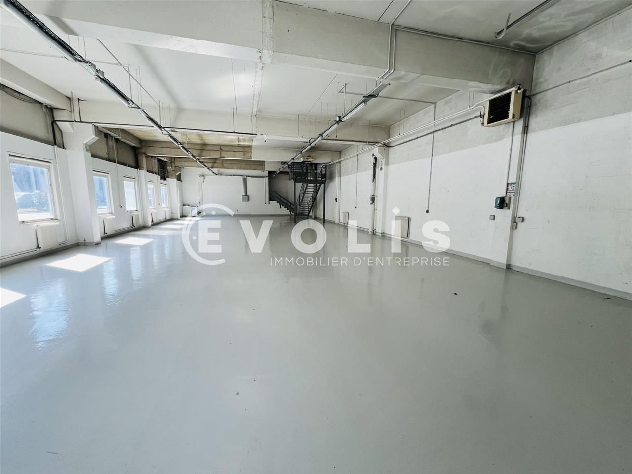 A proximité immédiate de l'Autoroute A4 et de la 