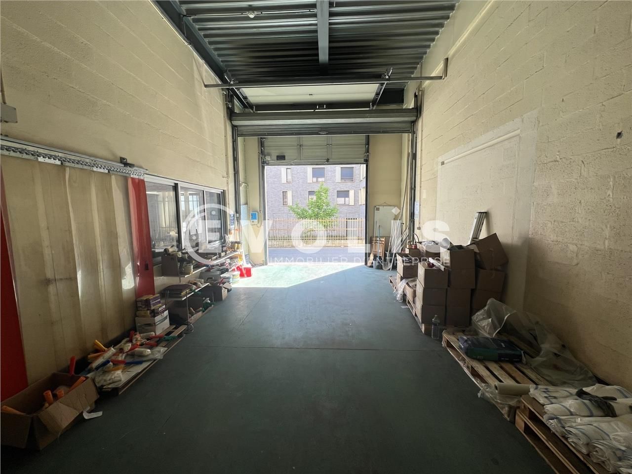 Idéalement implanté au coeur d'une zone d'activit