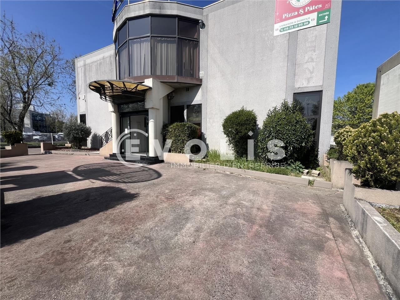 À Champigny-sur-Marne, au sein d'une zone d'activ