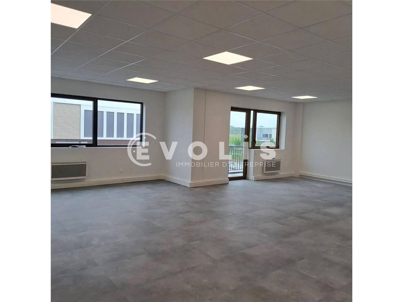 A proximité immédiate de l'autoroute A4, au coeur