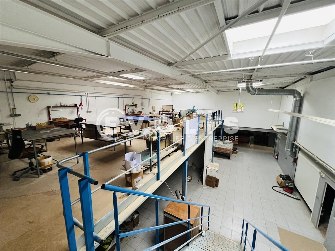 À proximité immédiate de la Francilienne (N104), 