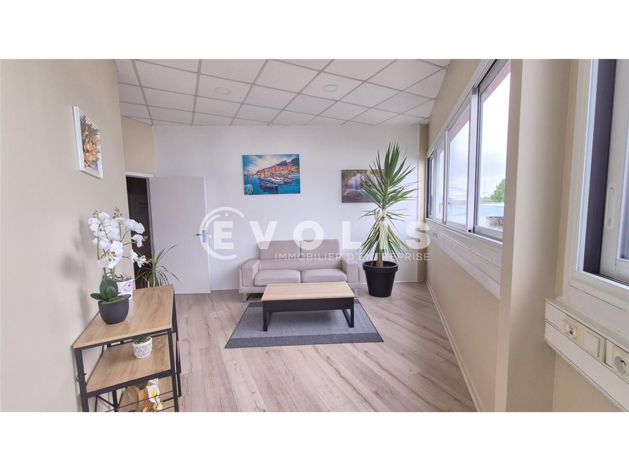 À louer - bureaux rénovés à Quincy-Voisins , d'en