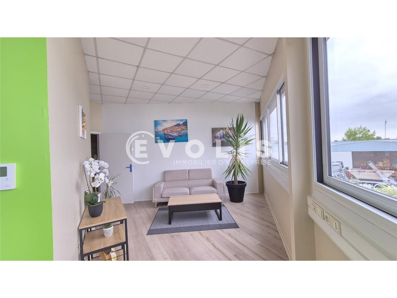 À louer - bureaux rénovés à Quincy-Voisins , d'en