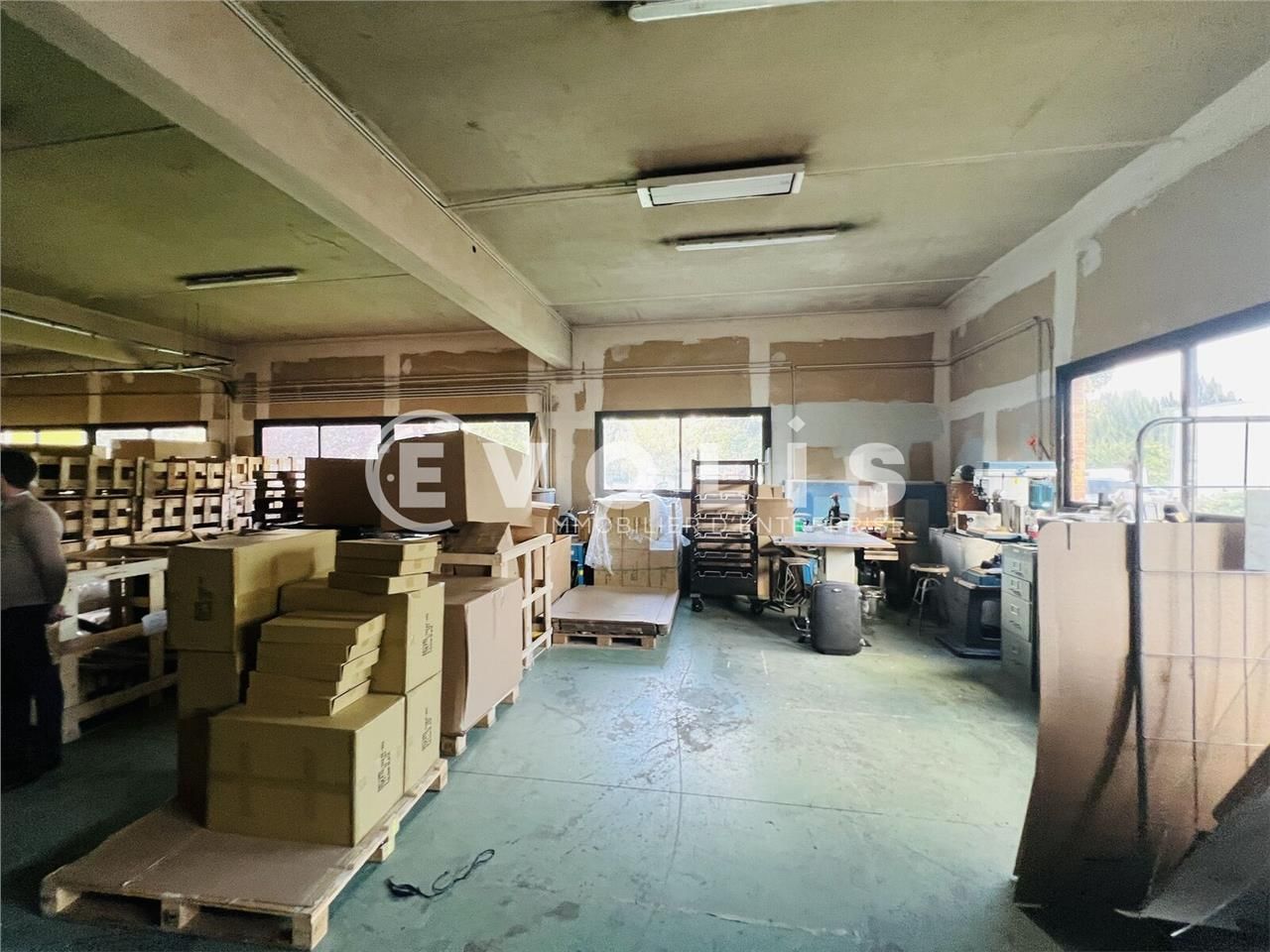 EN CO-EXCLUSIVITE - A proximité immédiate du pôle