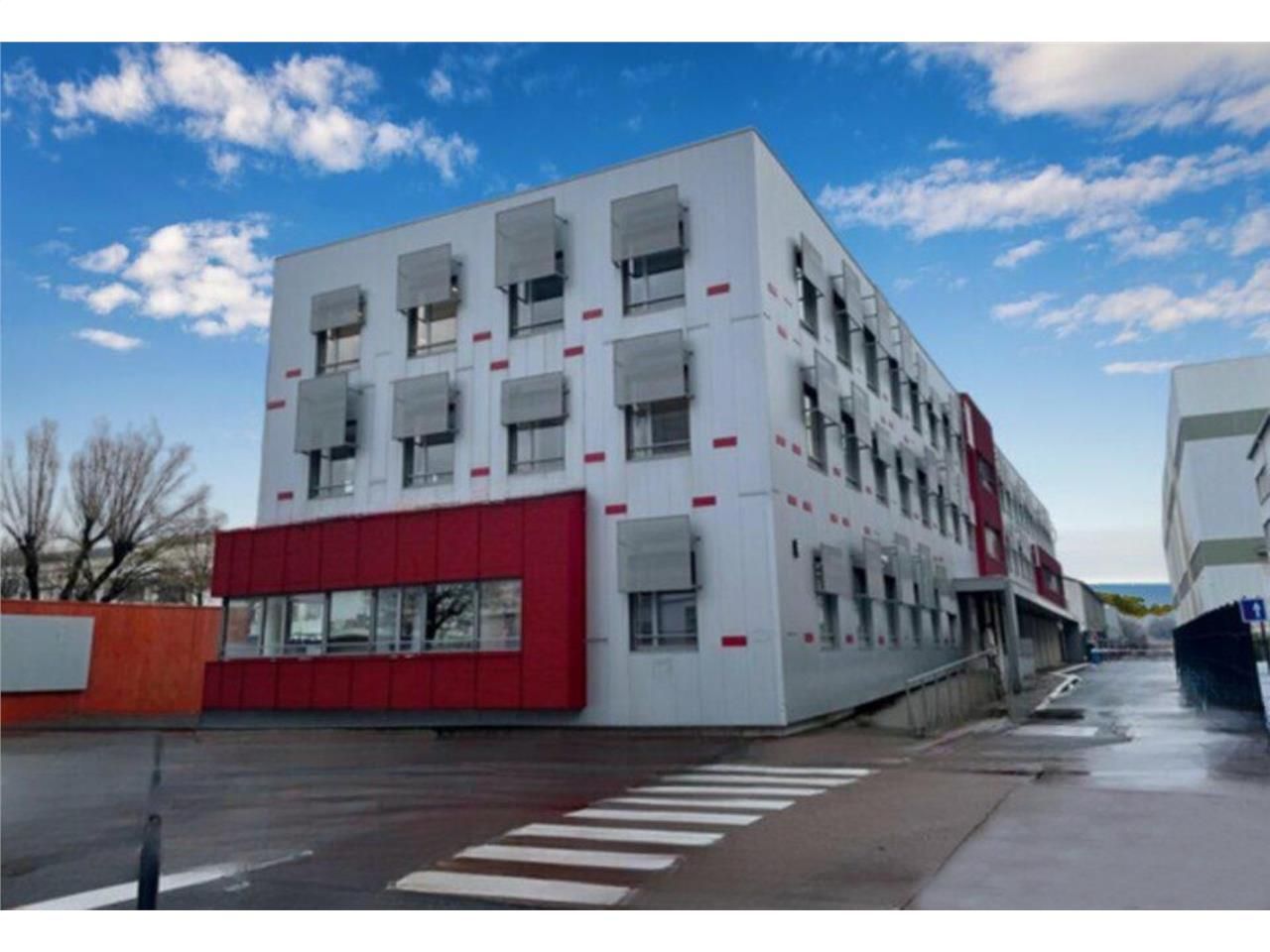 Localisé au sud de la ville de Grenoble, sur une 