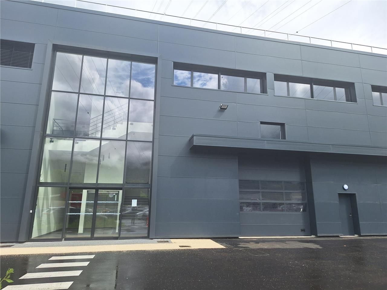 À louer - Bureaux neufs et locaux d'activités - I