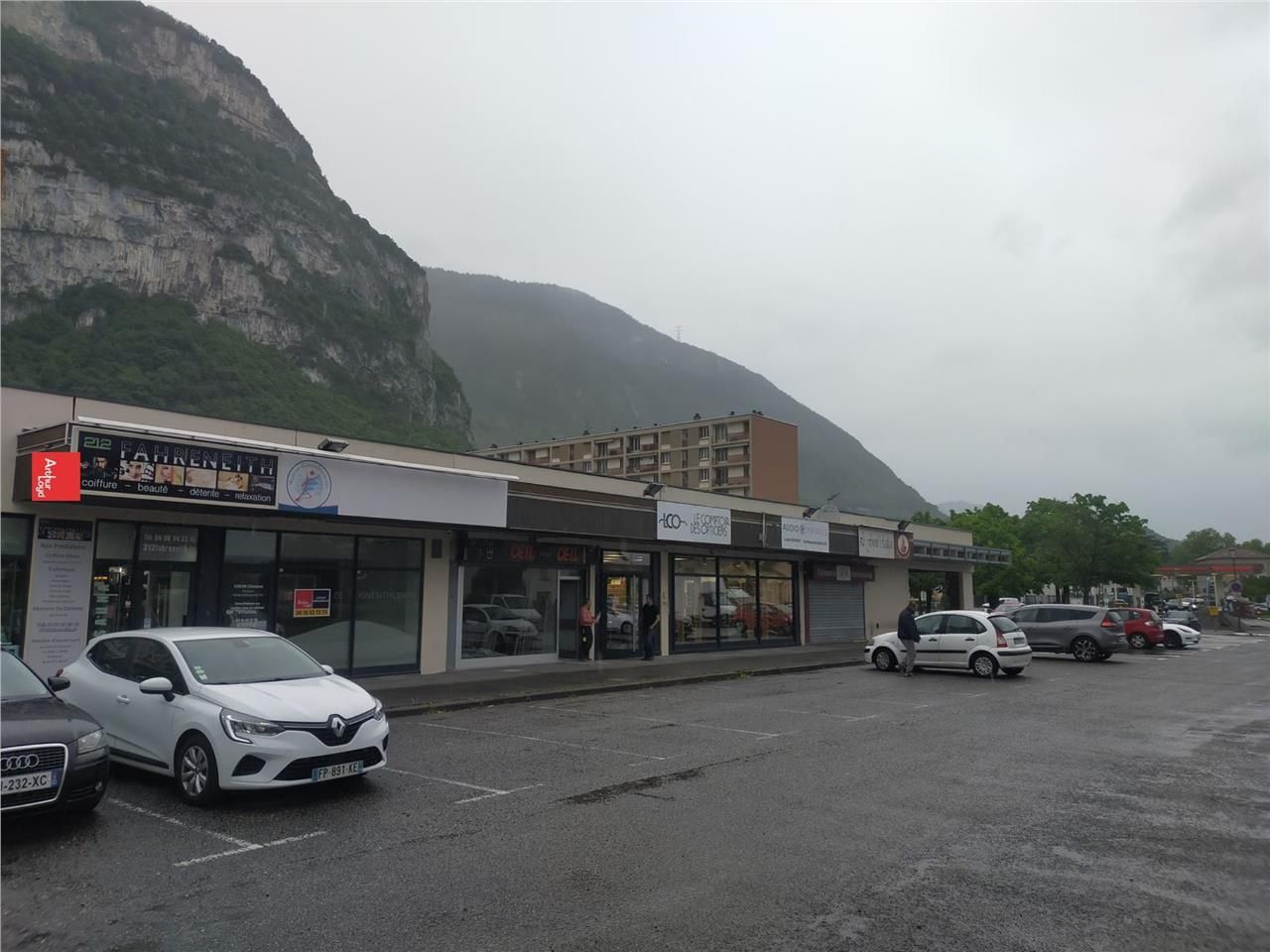 A LOUER  SASSENAGE LOCAL COMMERCIAL DE 83 M² DANS