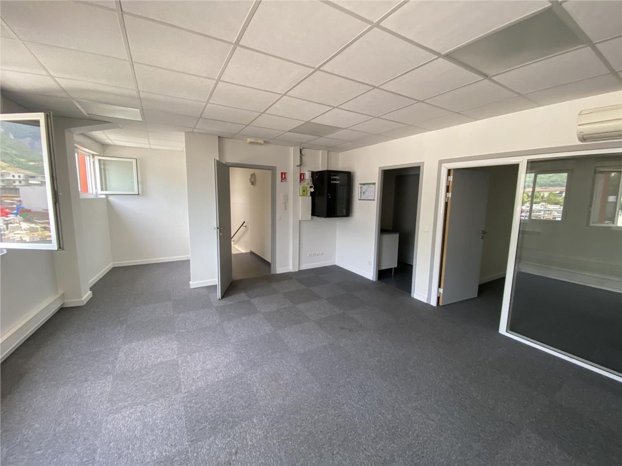 Bureaux de 285 m² divisibles à partir de 93 m² à 