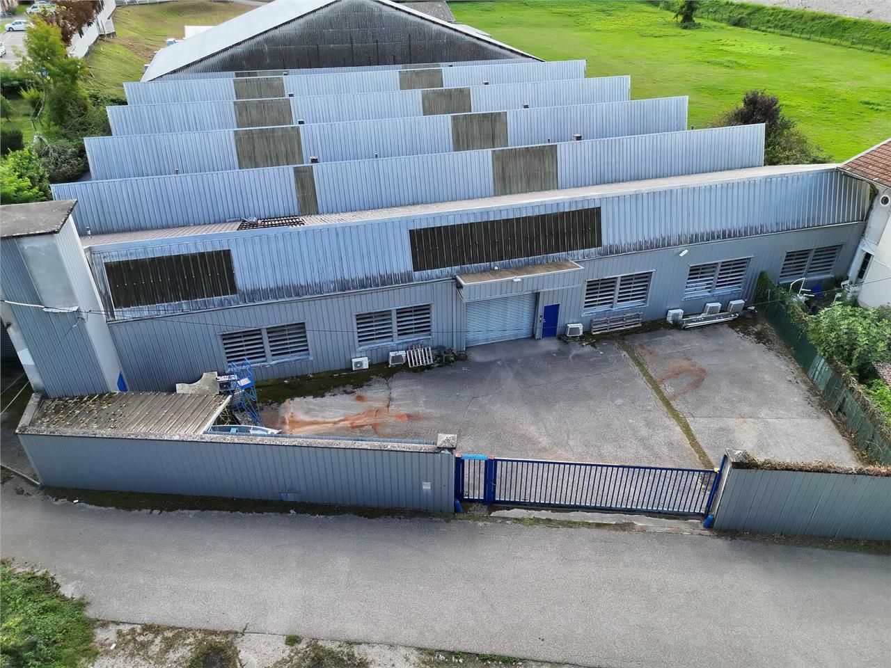 Bâtiment indépendant de 3220 m2 environ, à usage 