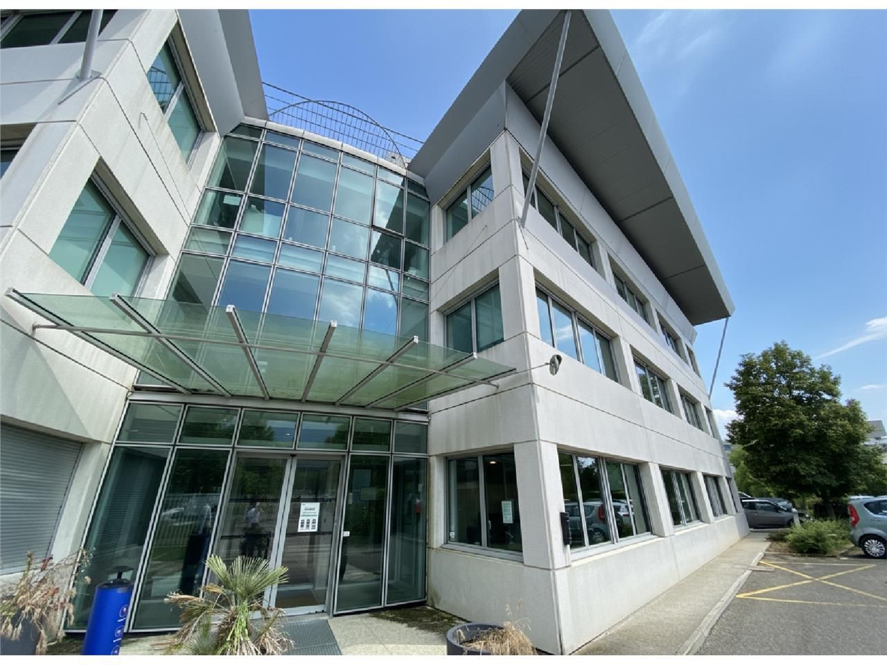 Arthur Loyd vous propose à la location deux plate