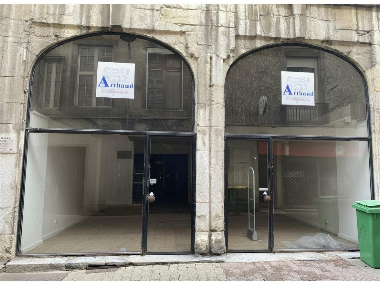 Arthur Loyd Grenoble vous propose un commerce à l