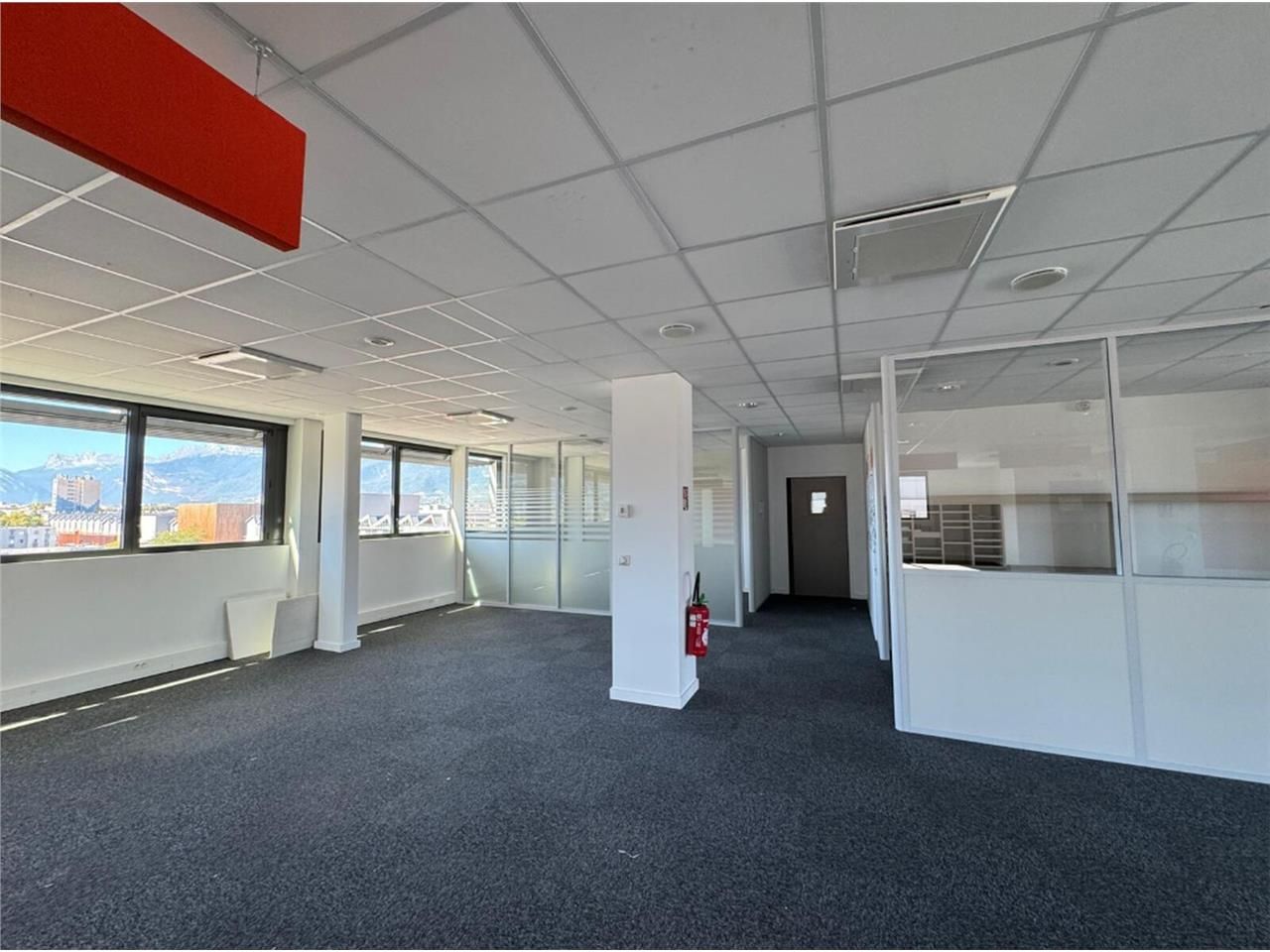 Nous proposons à la location des bureaux situés à