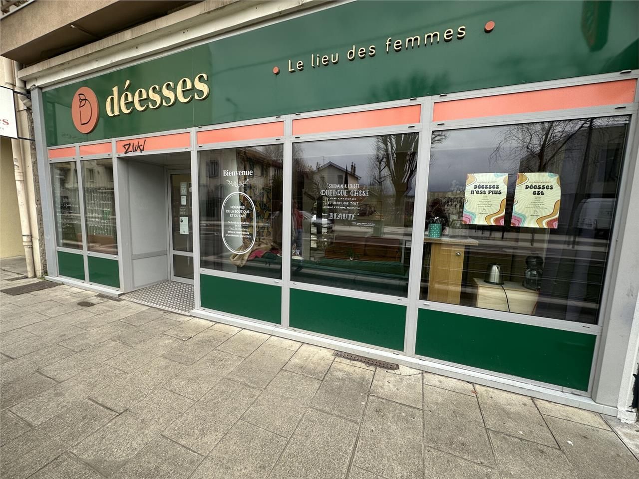 Arthur Loyd Grenoble vous propose un local commer