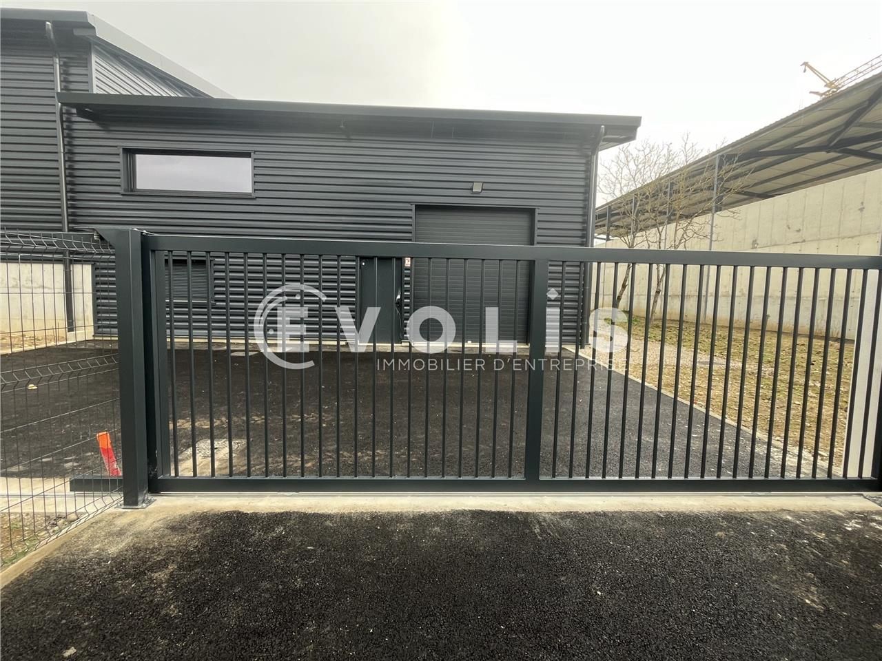 Disponible sur la ZA de REAUMONT ! Local d'activi