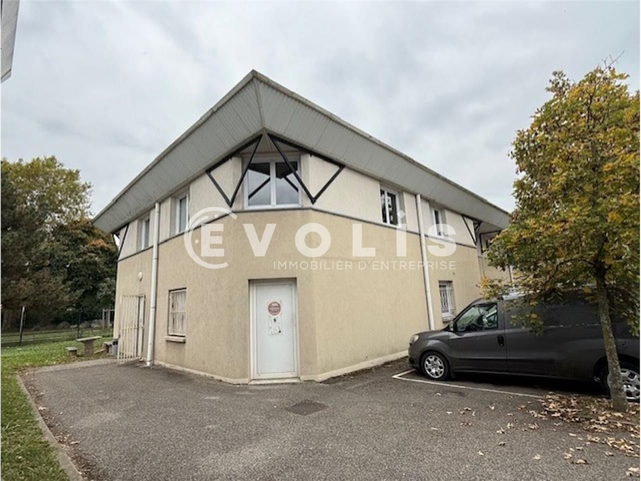 Rare ! Sur la zone des Ruires à EYBENS, local de