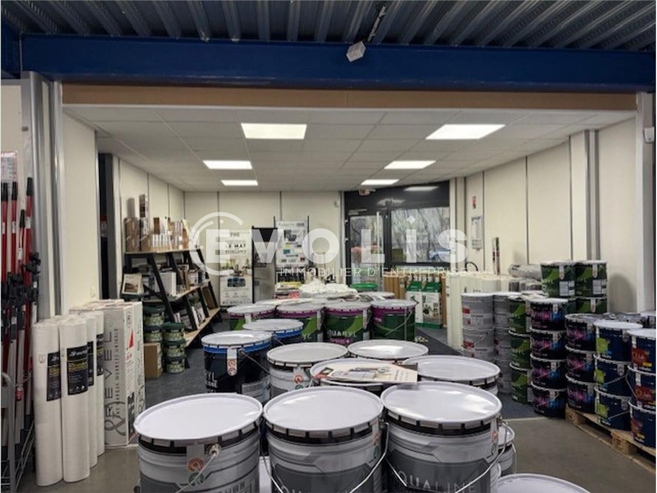 Dans la zone très dynamique de Comboire, regroupa