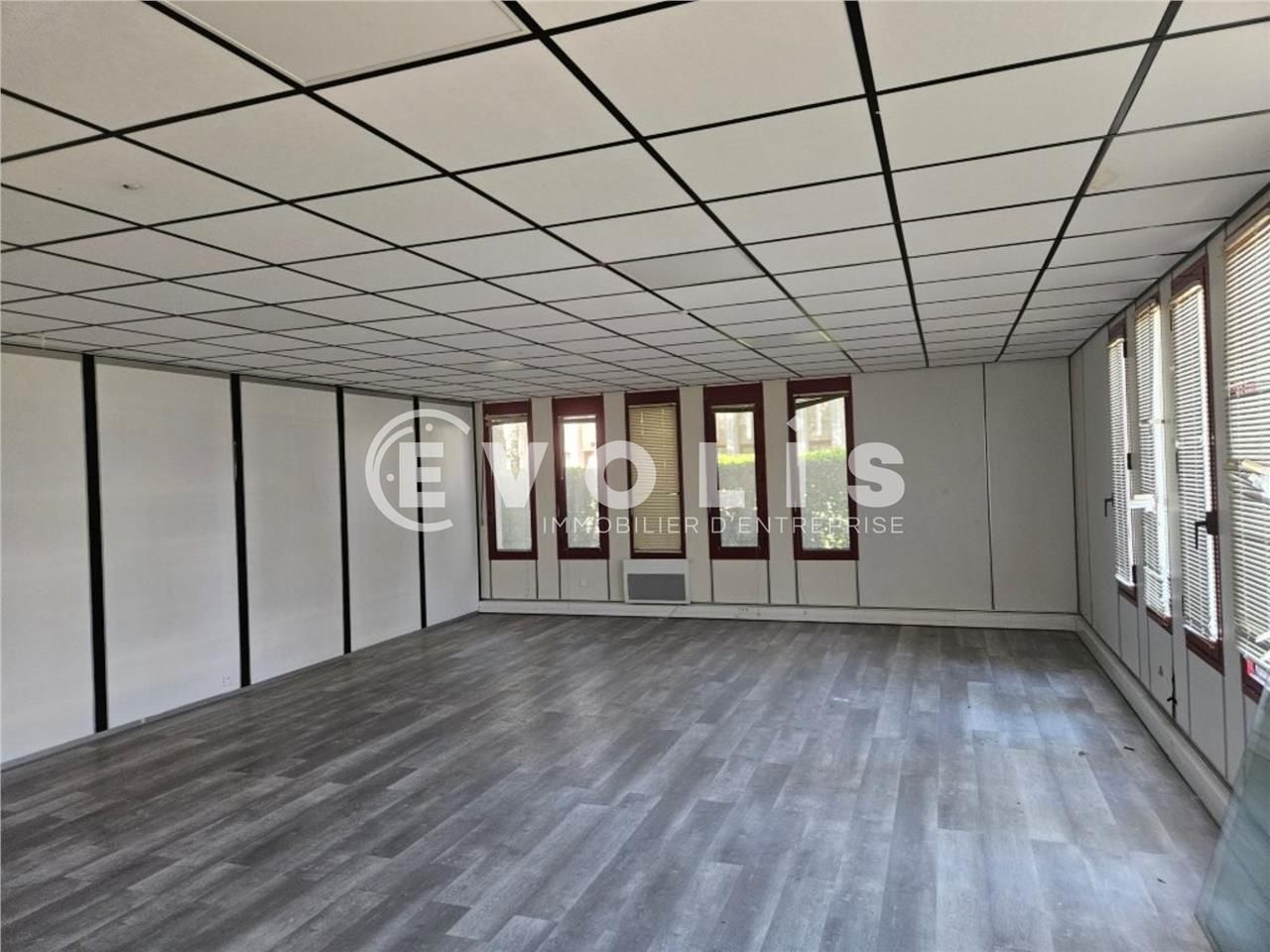 Bureaux à louer aux Ulis, 60m² non divisibles, id