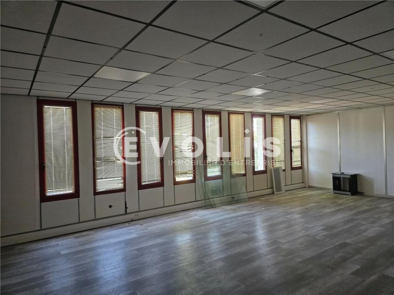 Bureaux à louer aux Ulis, 60m² non divisibles, id