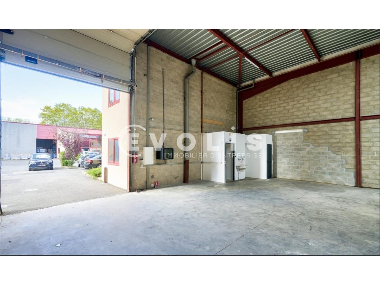 Locaux d'activité de 380 m² non divisibles à loue