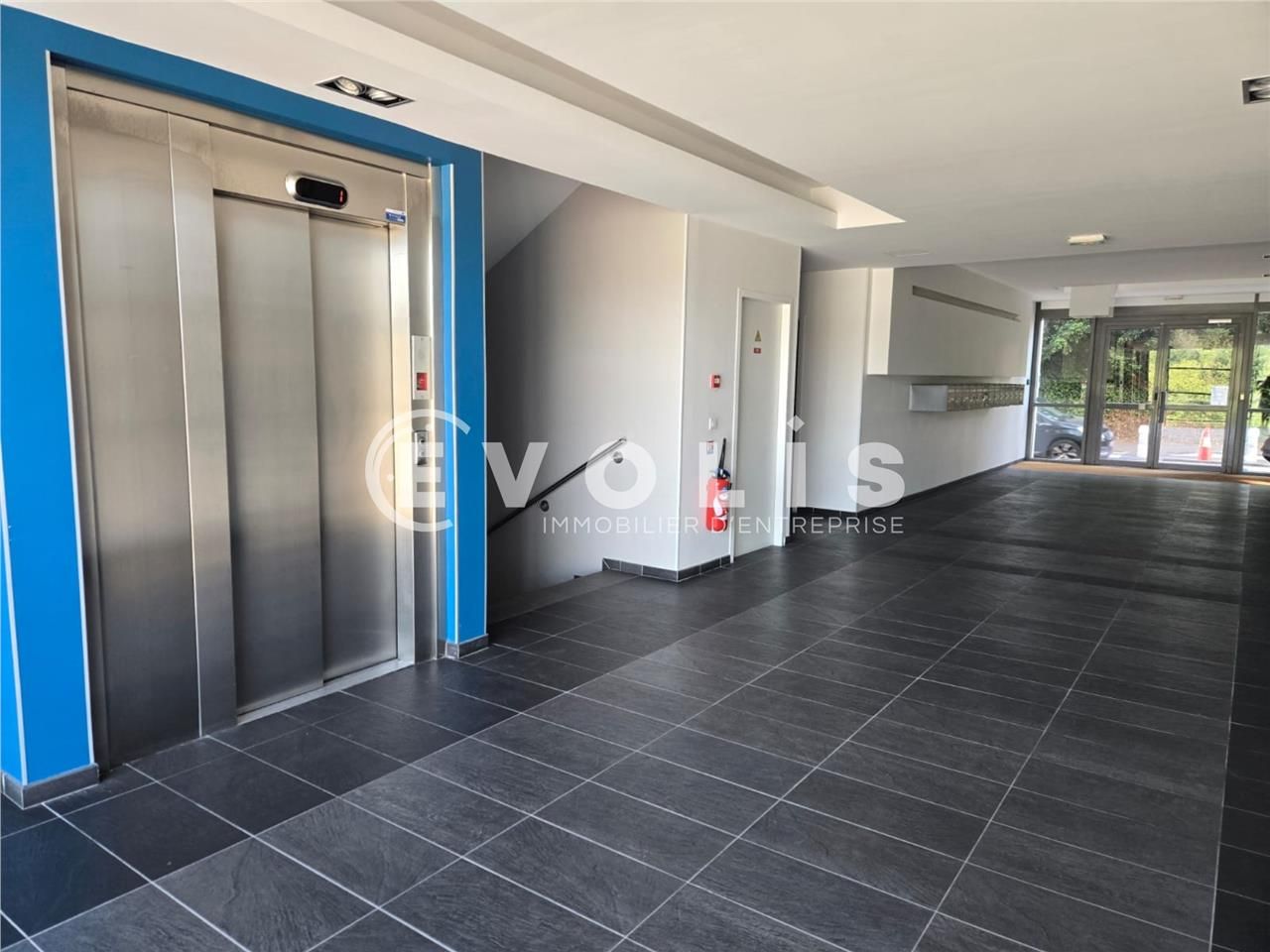 Situé au coeur de la charmante ville d'Orsay, à q