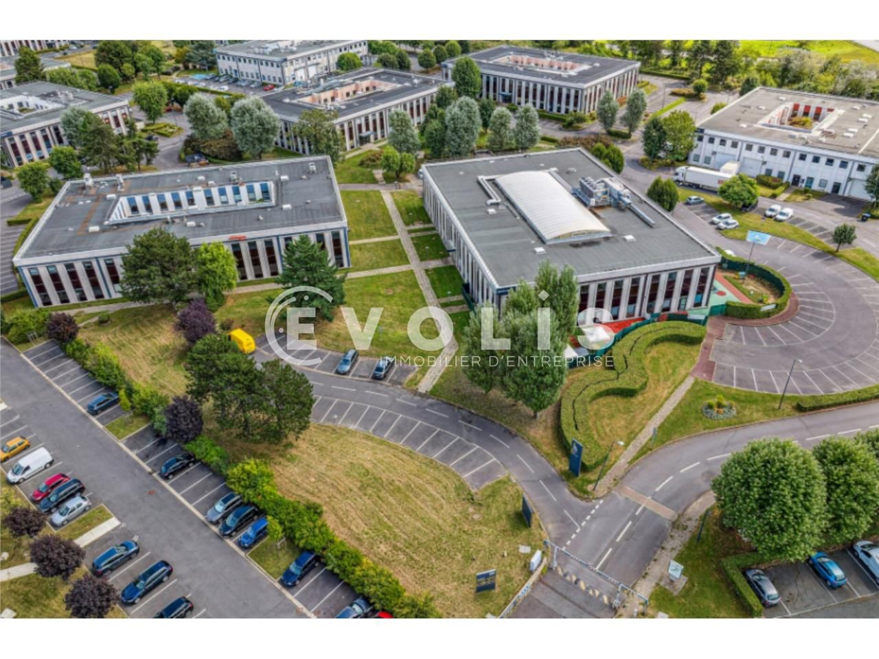 Idéalement positionné au coeur de la zone d'activ