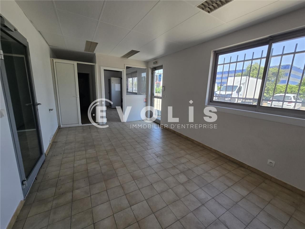 Locaux d'activité de 560 m² non divisibles à loue