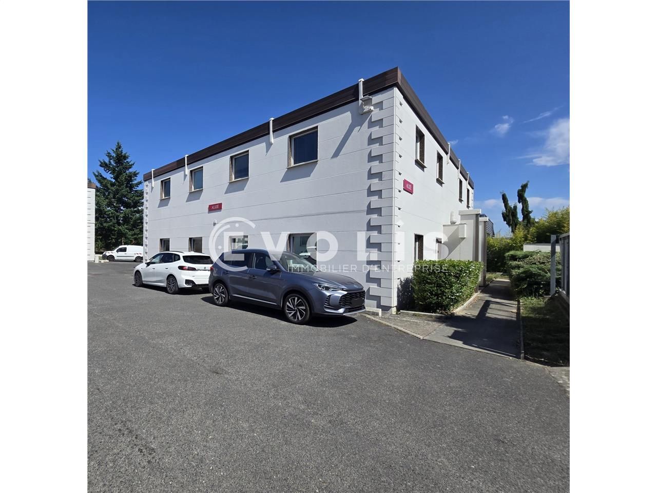 Locaux d'activité de 250 m² non divisibles à loue