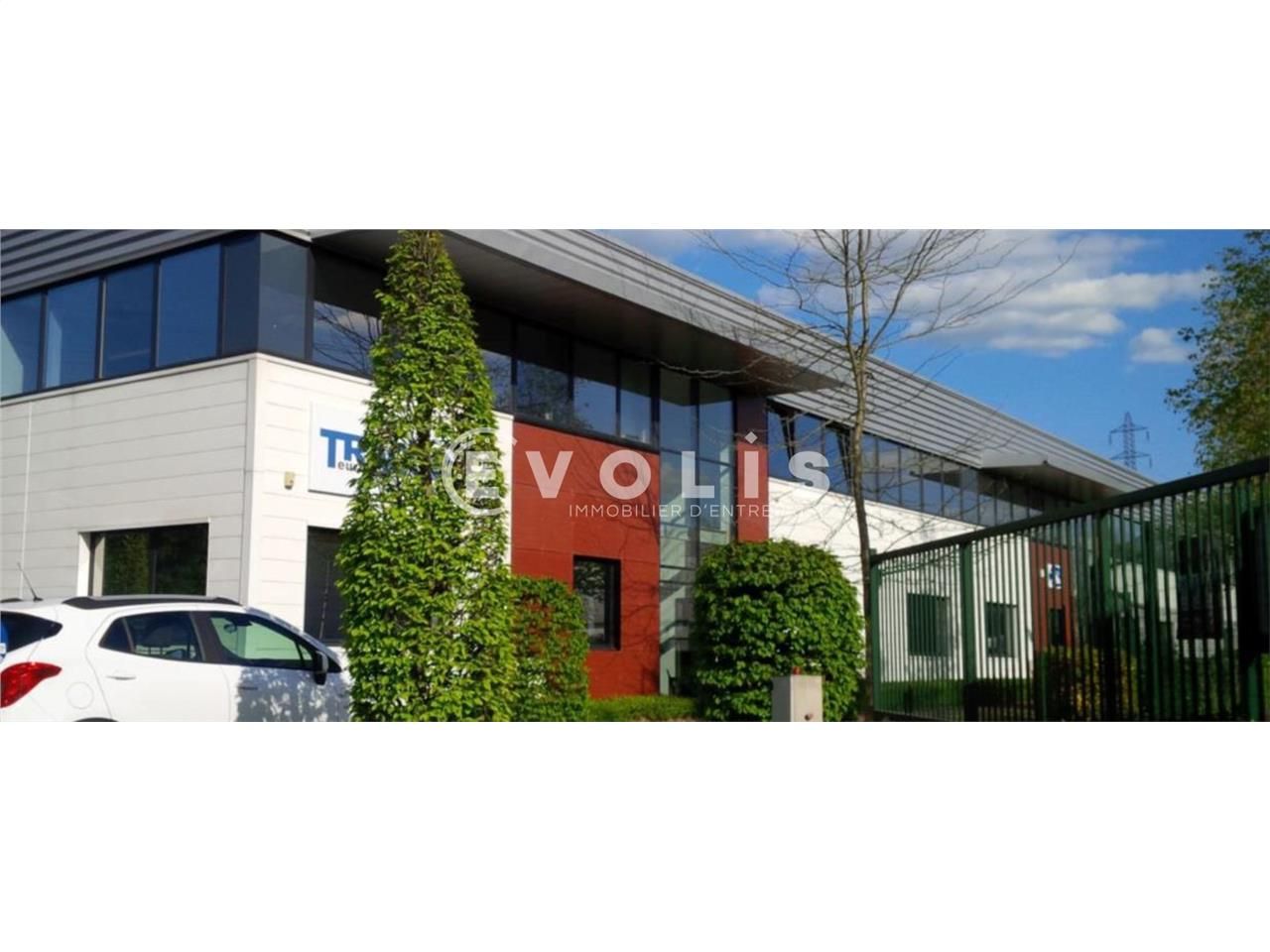 Situés au croisement de l'autoroute A6 et de la F