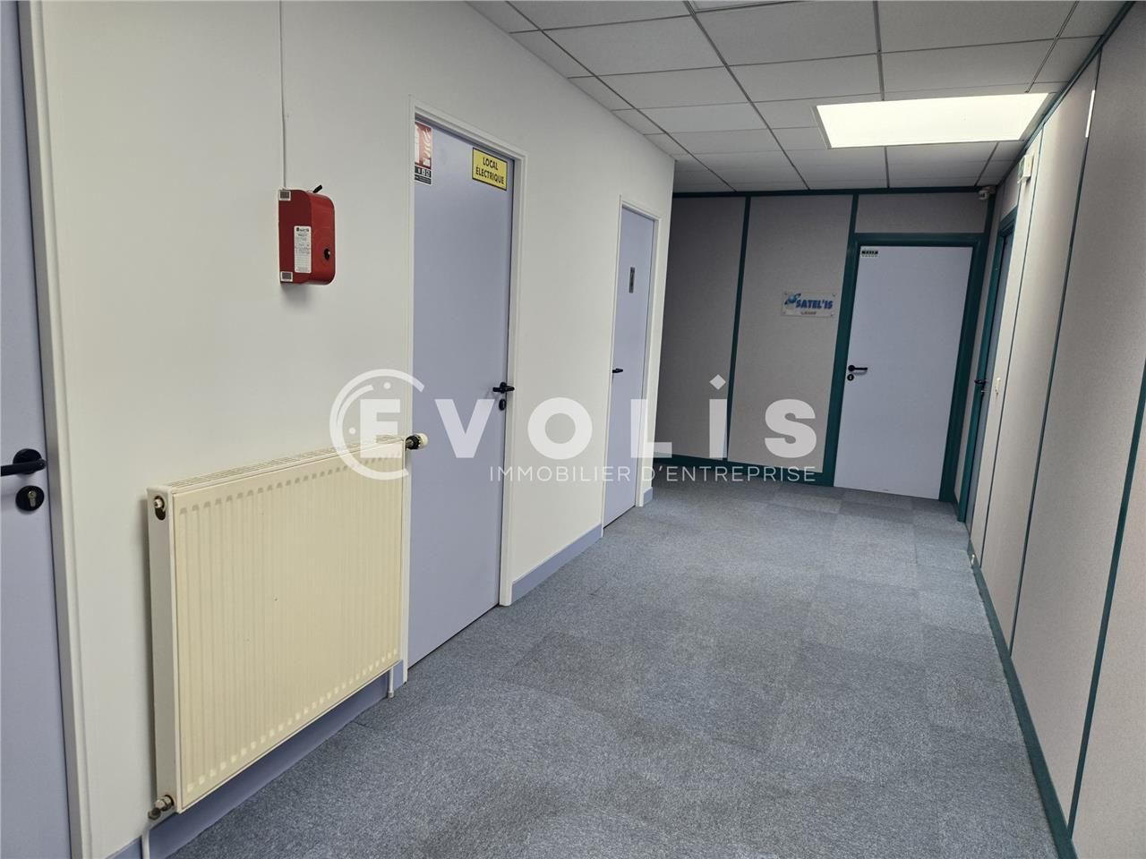 À proximité de l'autoroute A10 et des routes nati