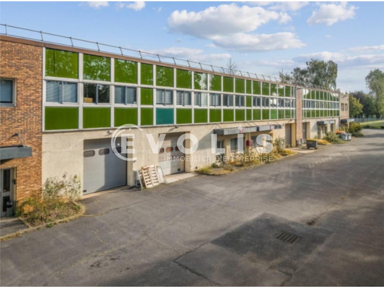 Locaux d'activité de 352 m² non divisibles à loue