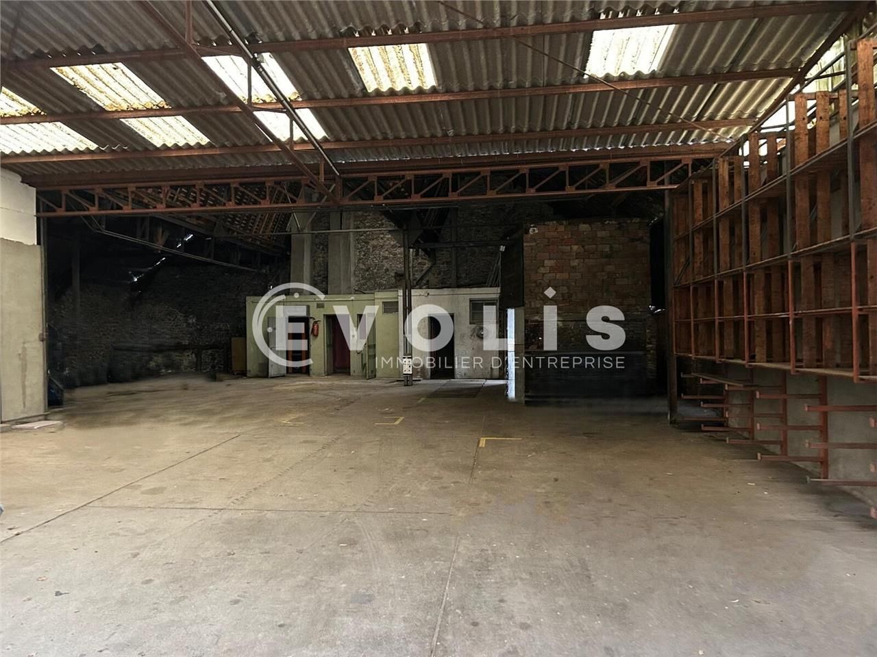 EVOLIS vous propose un entrepôt d'environ 350 m²