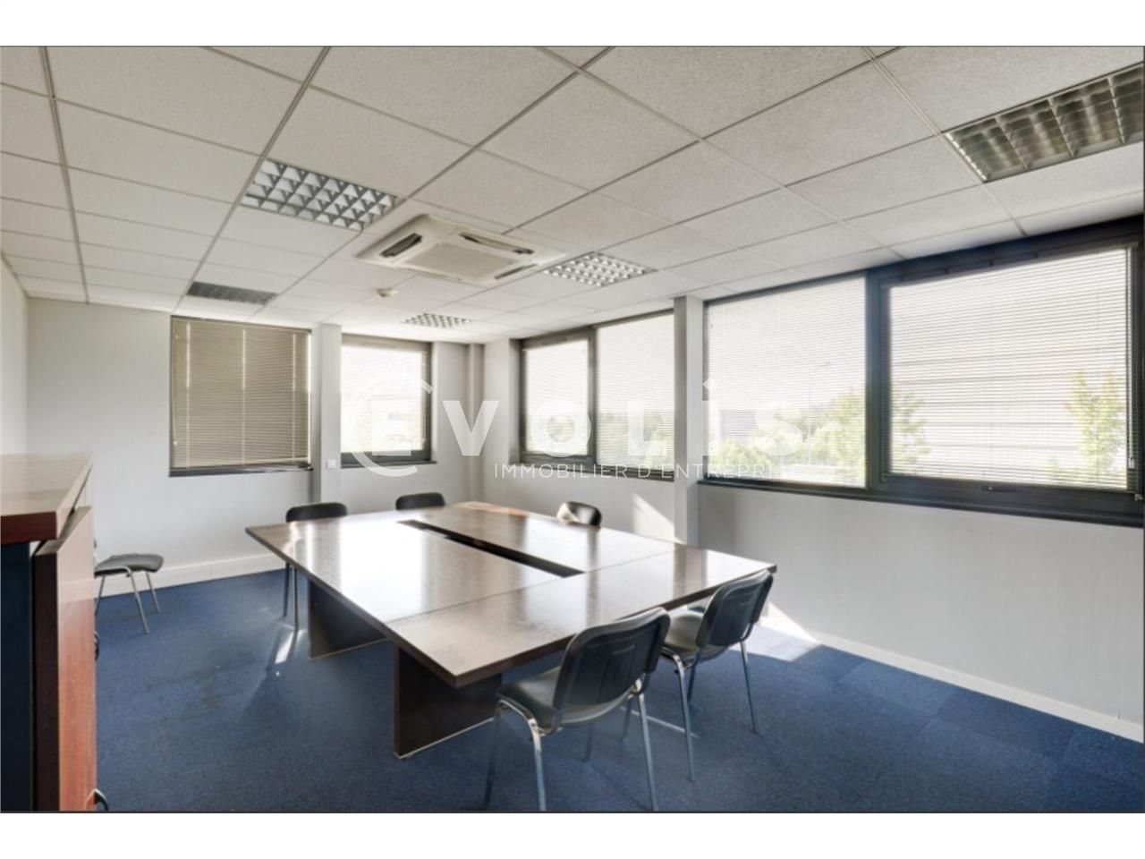 À la recherche d'entrepôts à louer à Chilly-Mazar