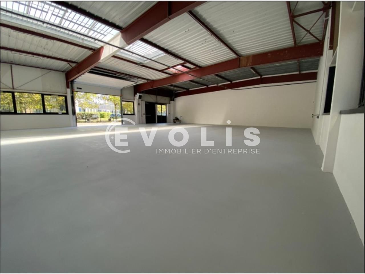 "Locaux d'activité de 567 m² non divisibles à lou