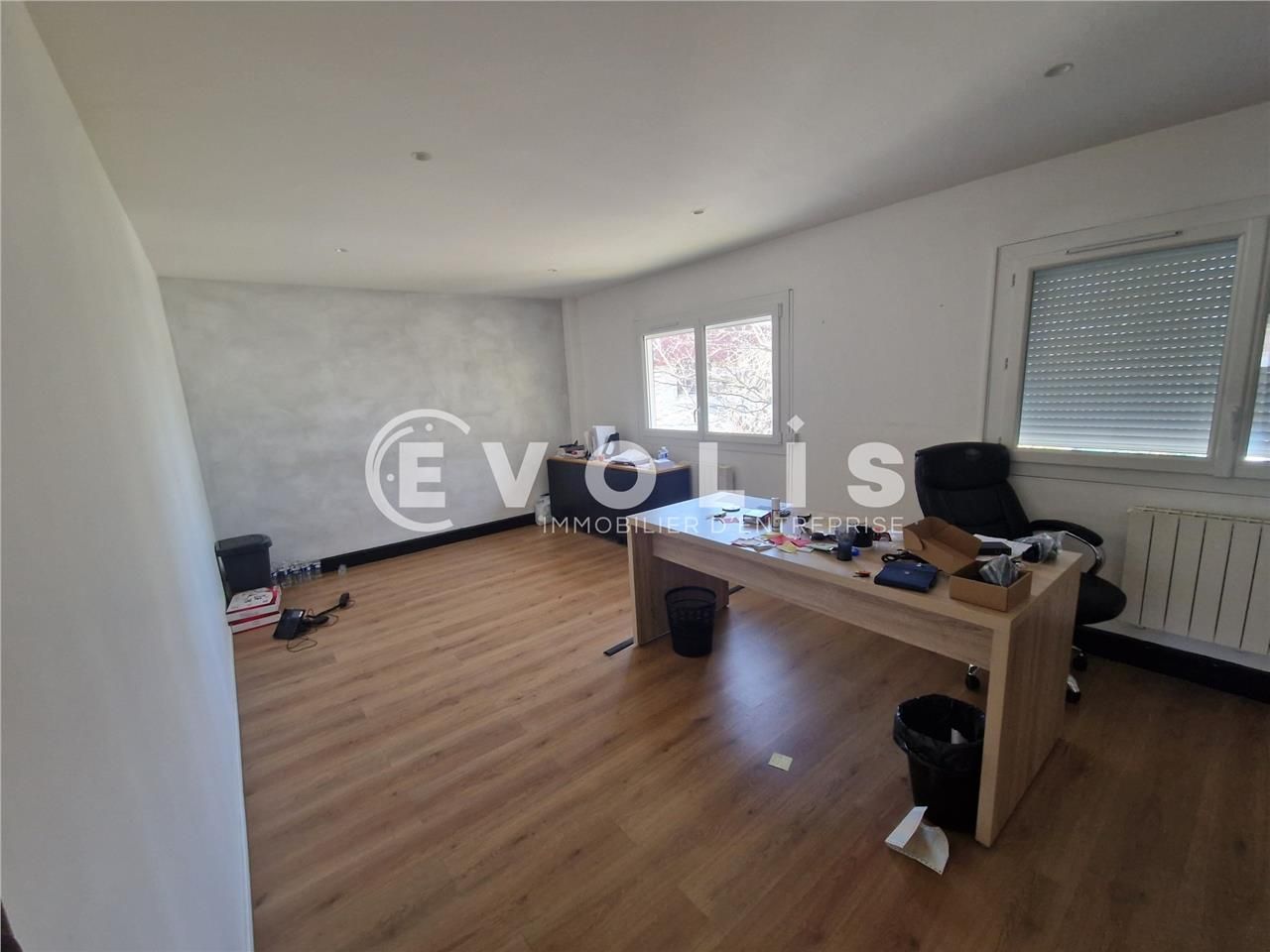 Locaux d'activité de 228 m² non divisibles à loue