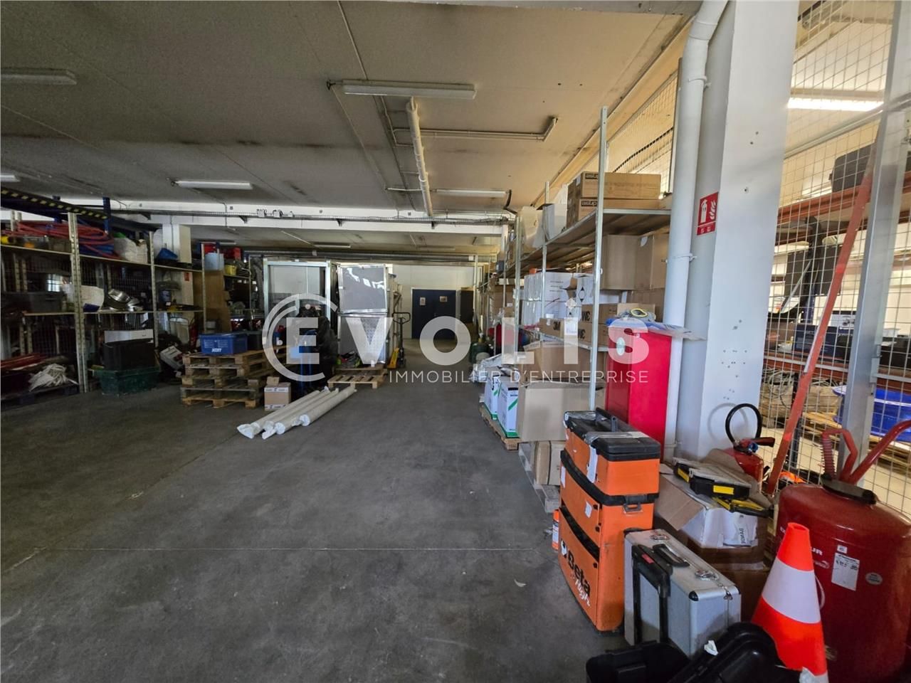 Au coeur de la dynamique zone d'activités de Cour