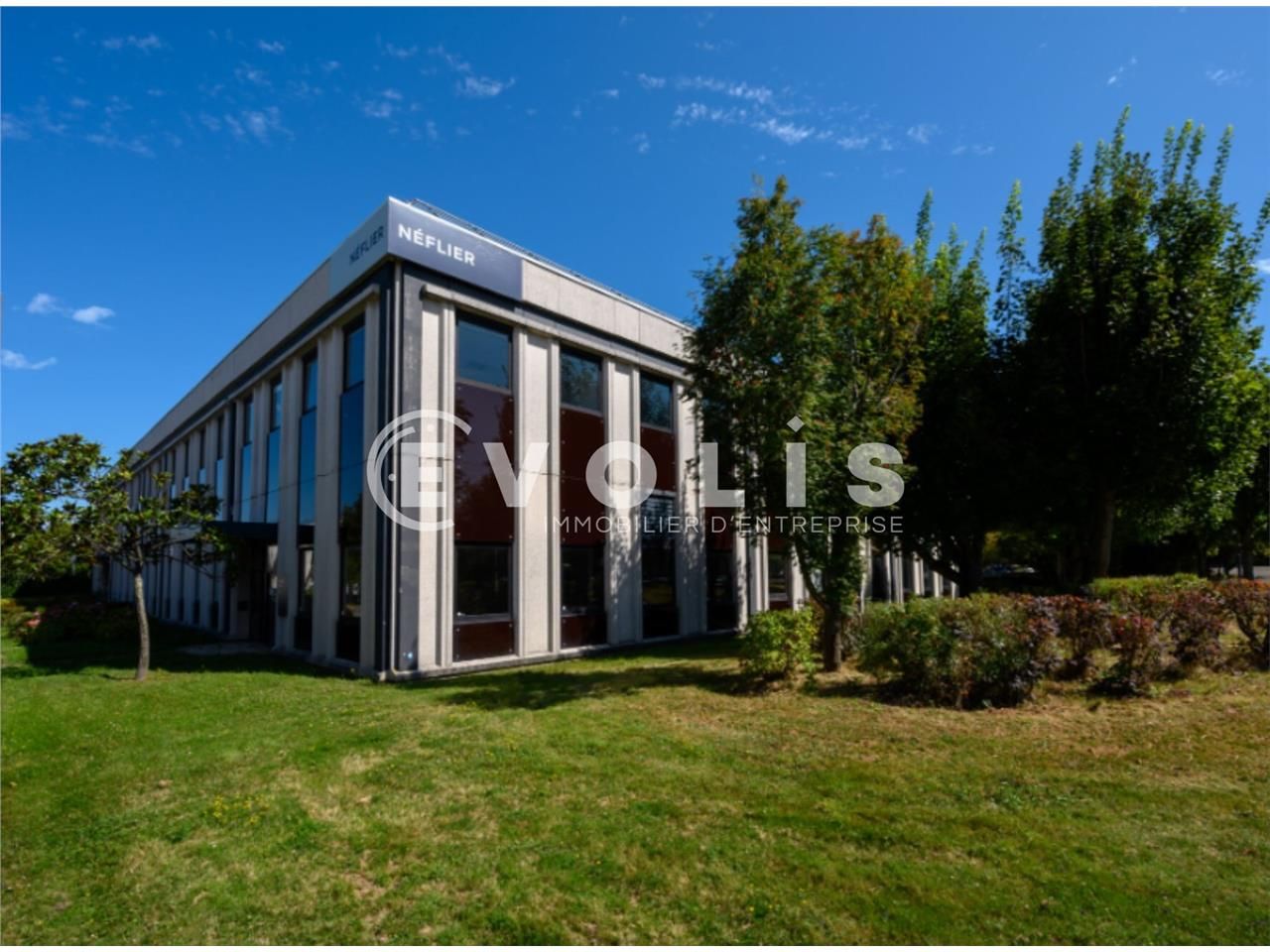 Idéalement positionné au coeur de la zone d'activ