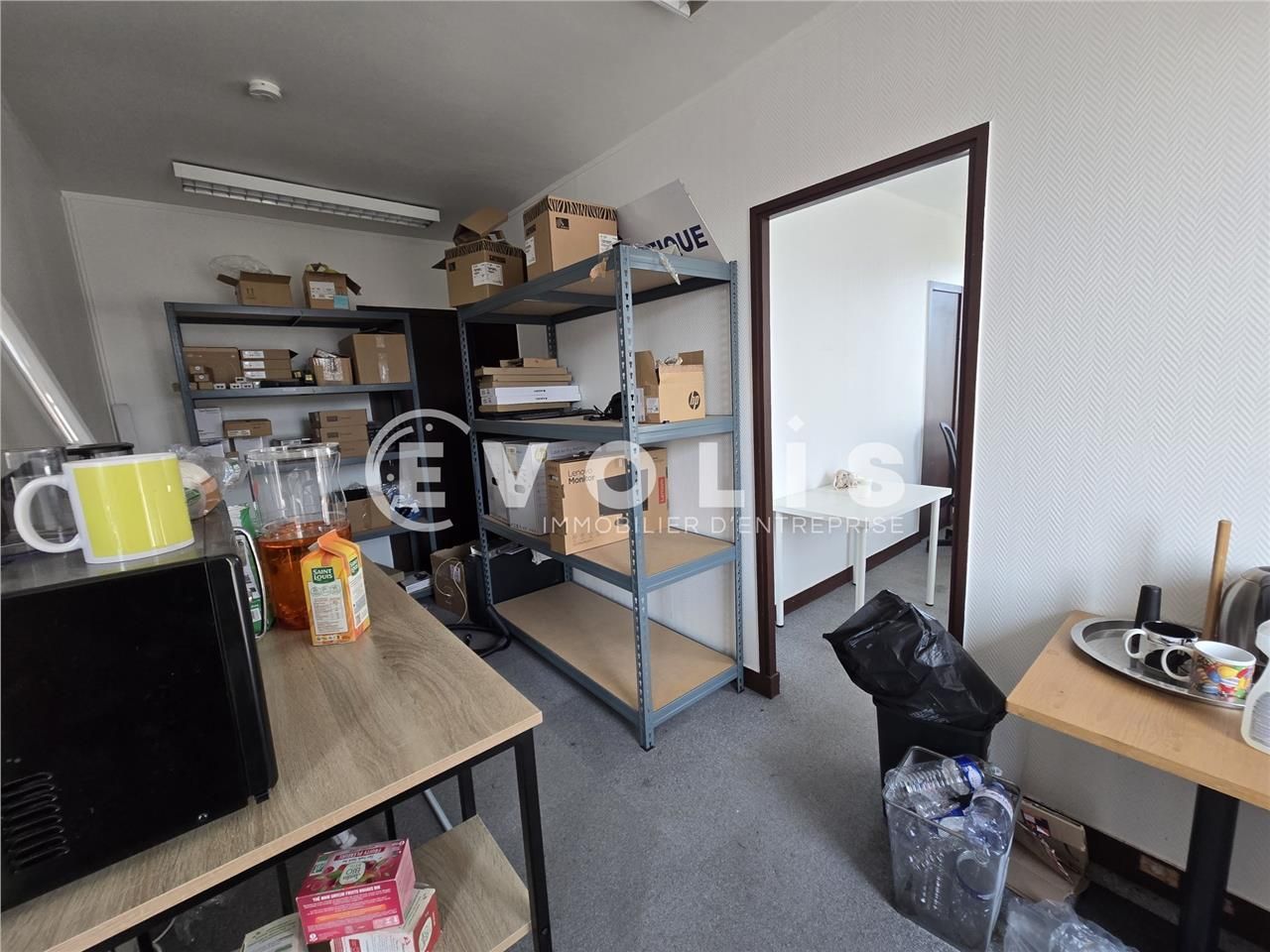 Situé dans la Zone des Glaises à Palaiseau, à pro