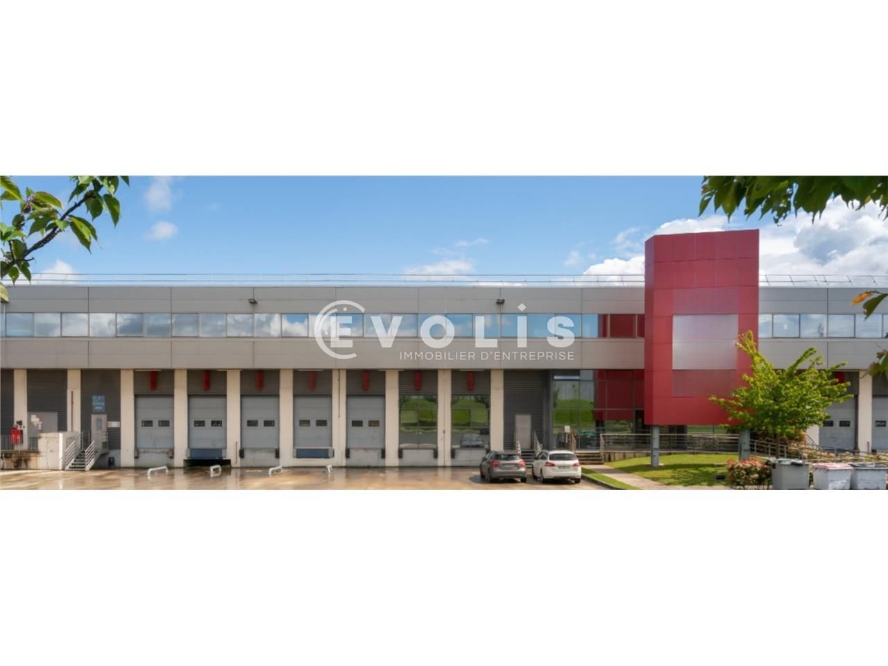 Situé en façade de l'autoroute A10, aux Ulis; EVO